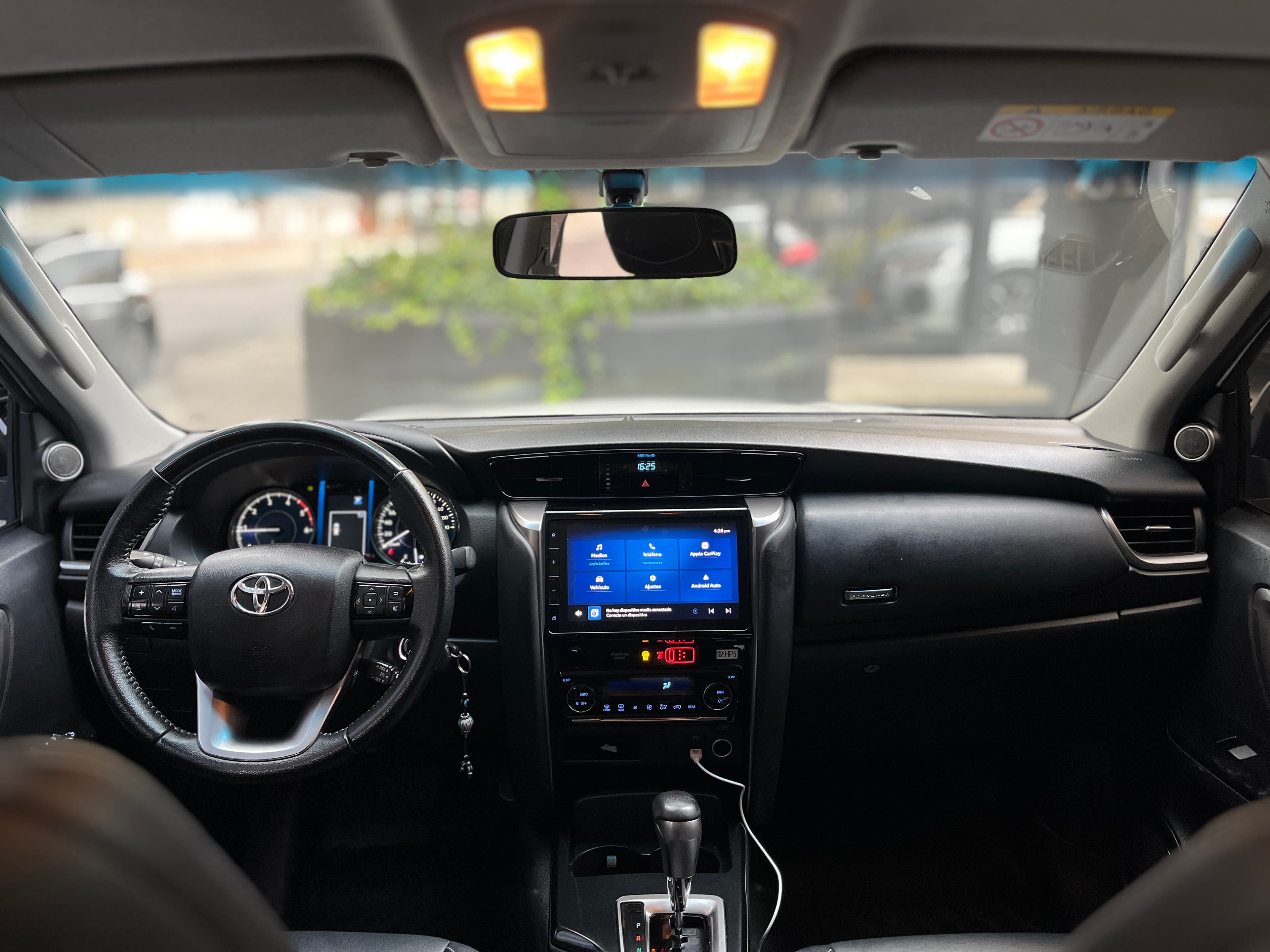 Toyota Fortuner SR Modelo 2023 13