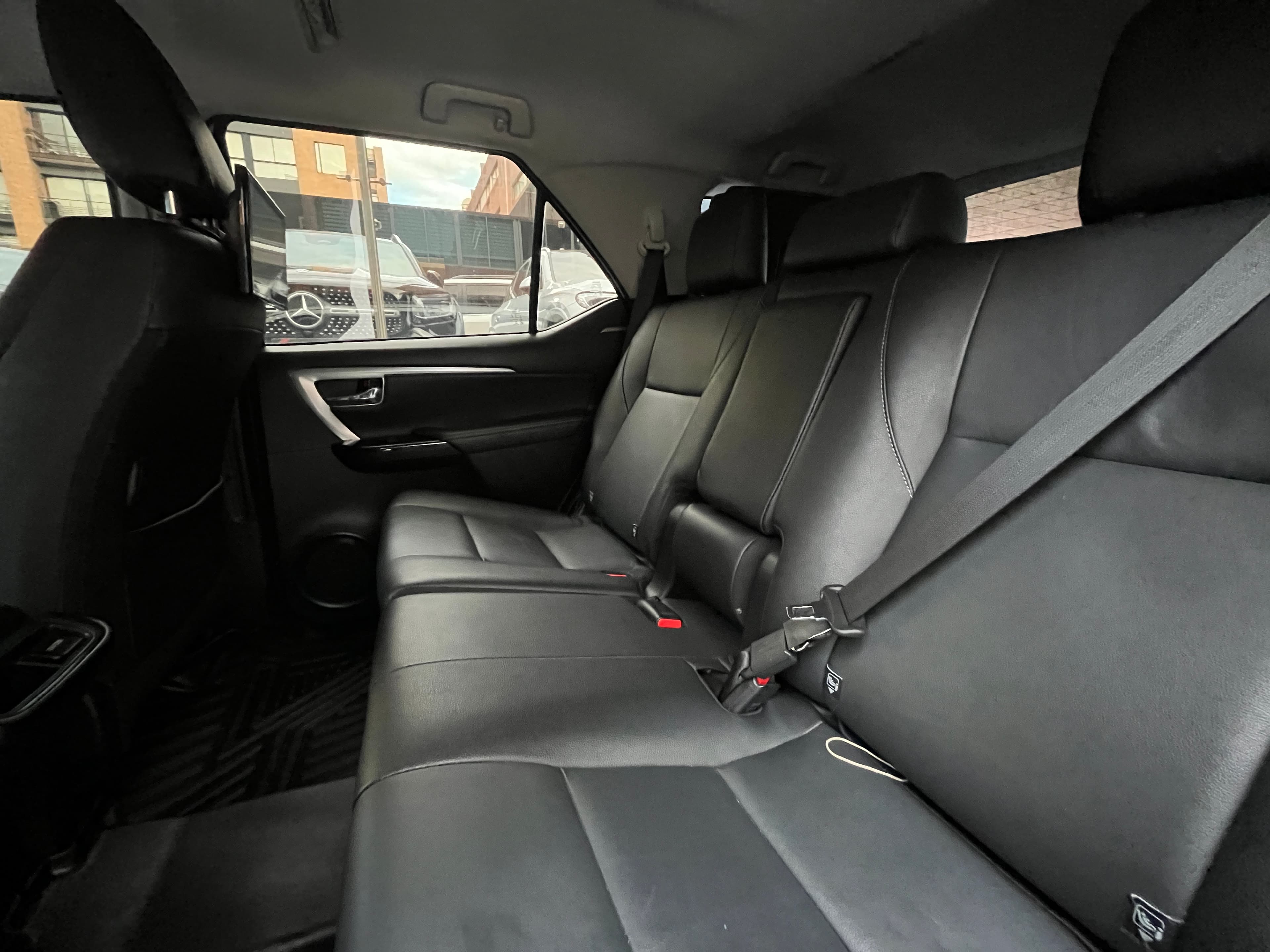 Toyota Fortuner SR Modelo 2023 17