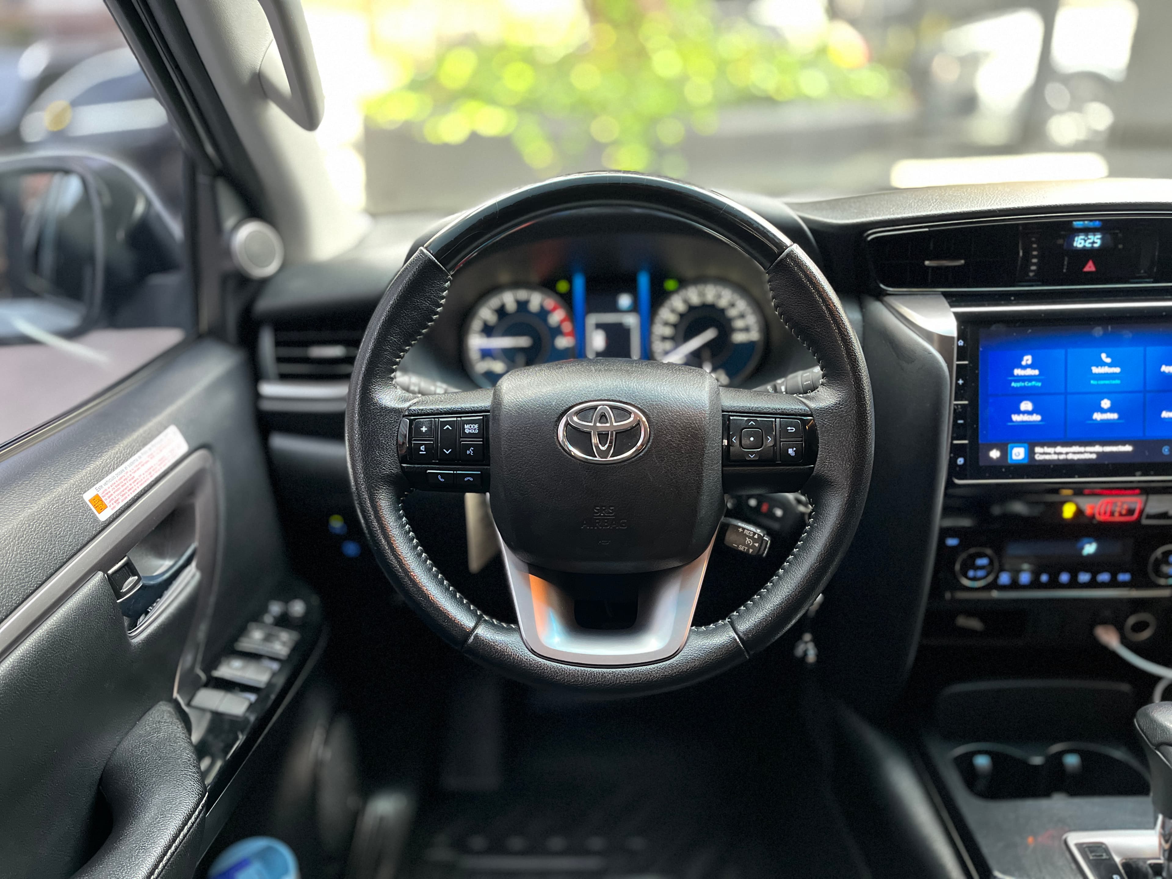 Toyota Fortuner SR Modelo 2023 15