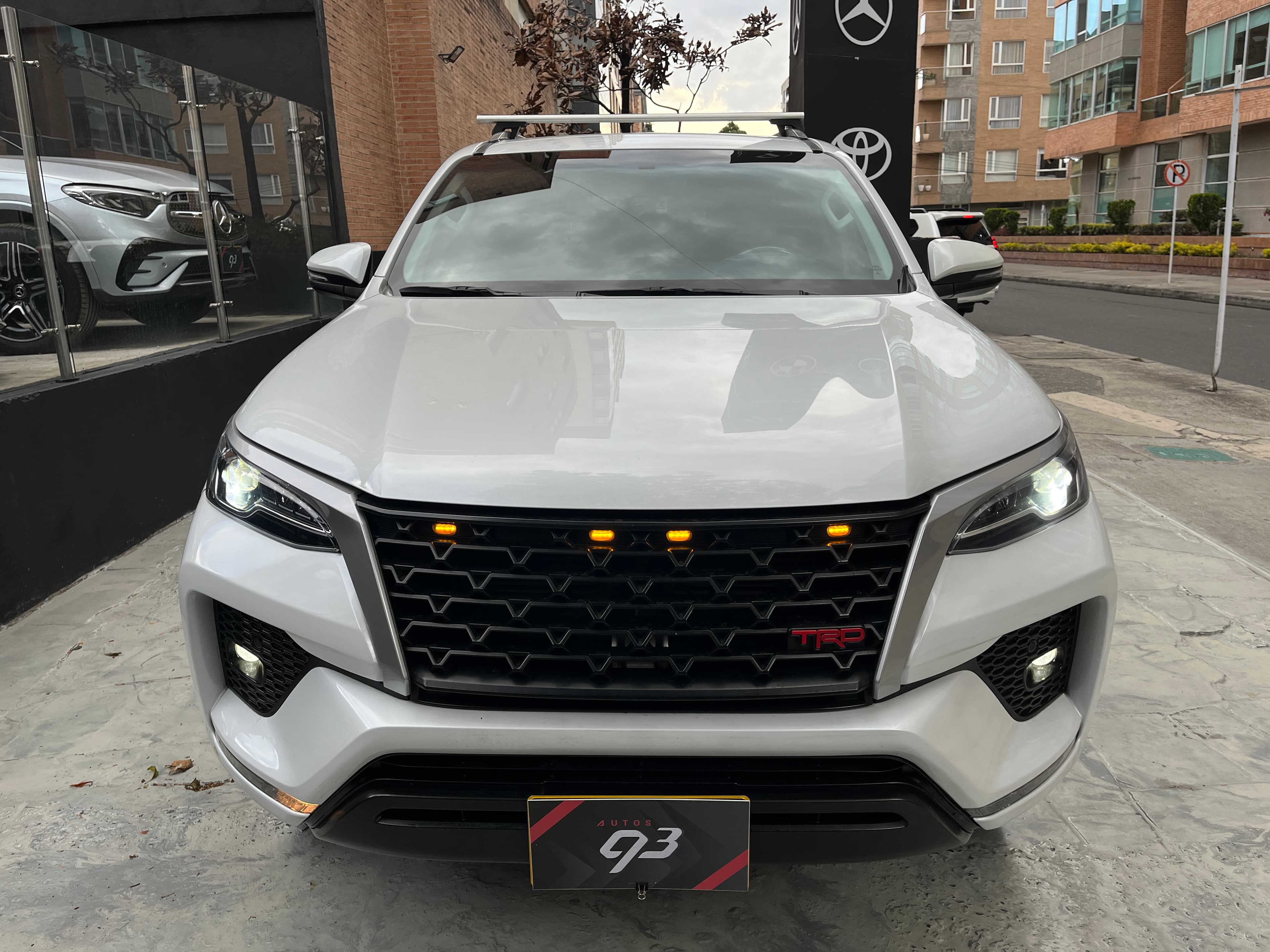 Toyota Fortuner SR Modelo 2023 3