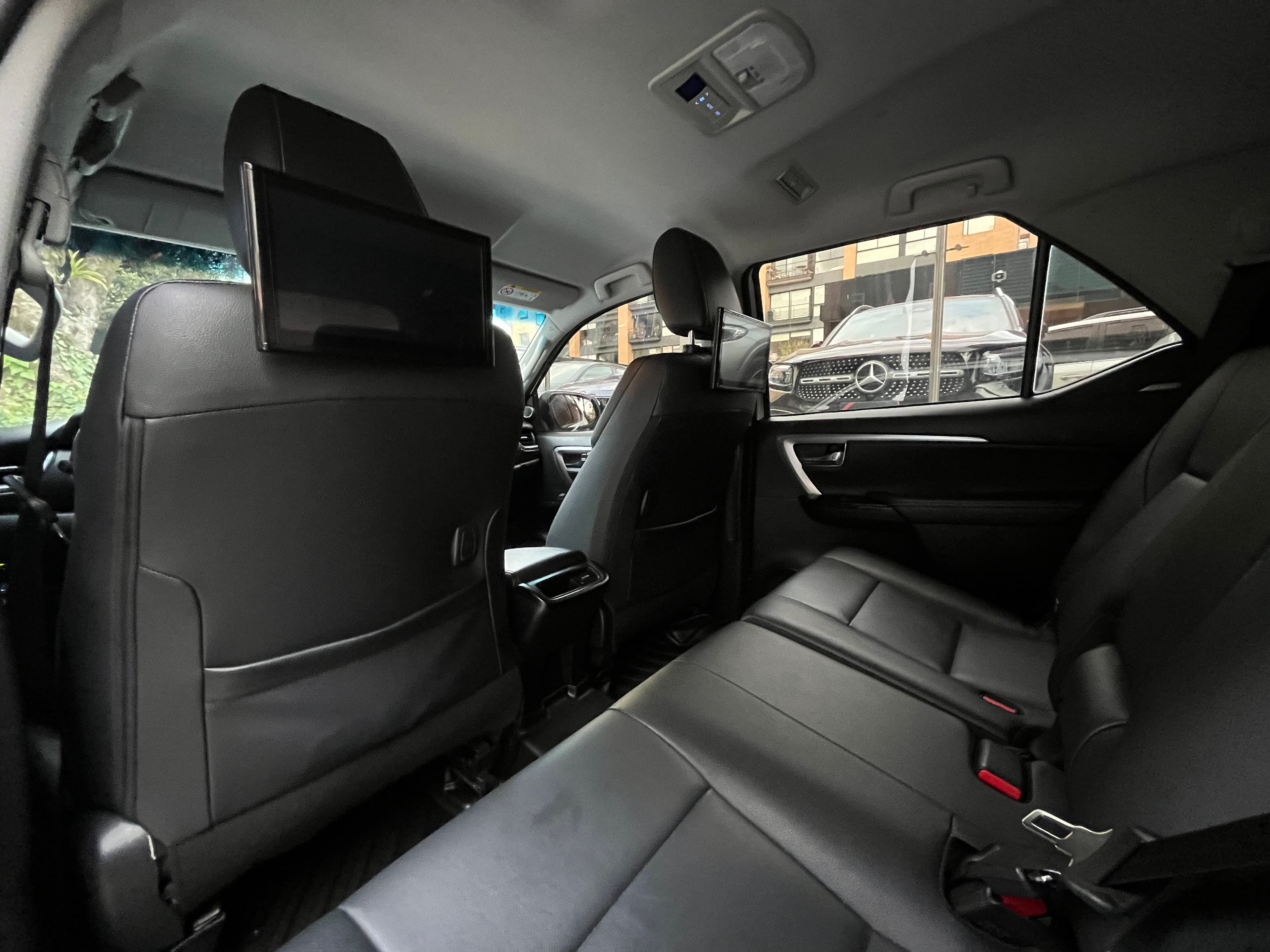Toyota Fortuner SR Modelo 2023 16