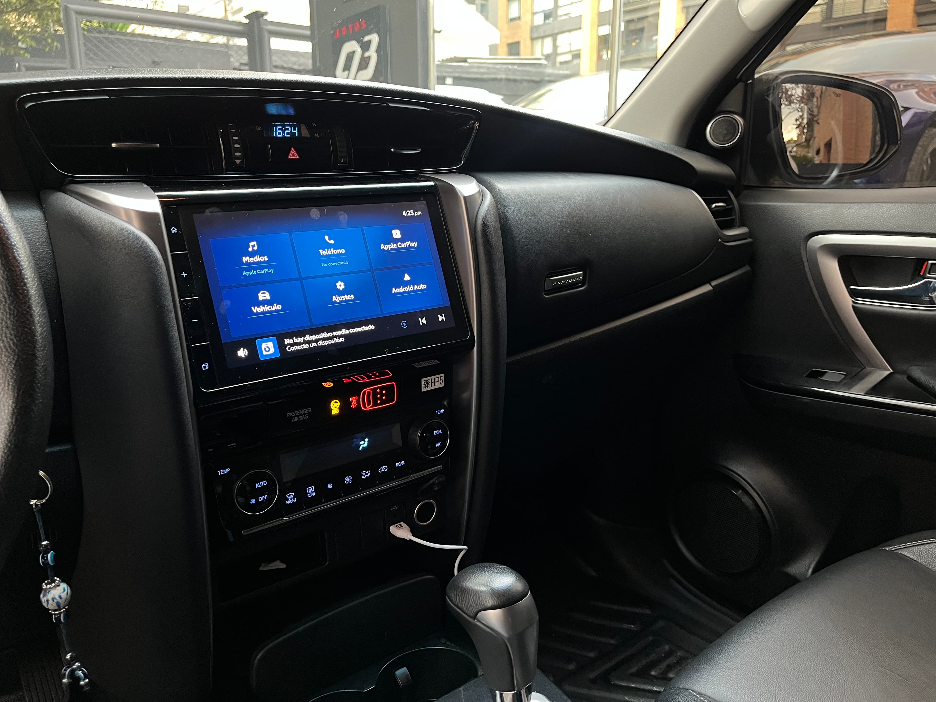 Toyota Fortuner SR Modelo 2023 11