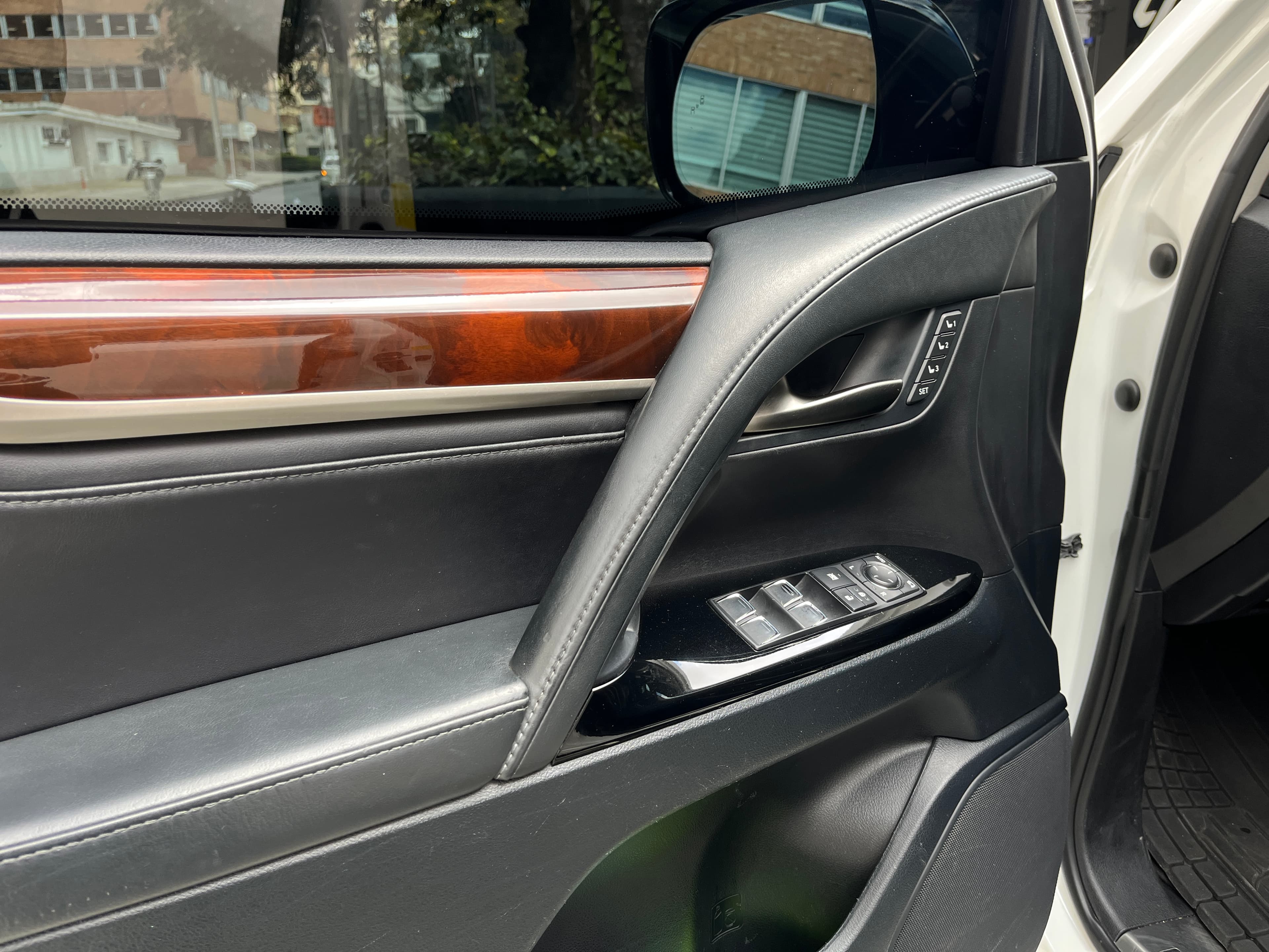 Lexus LX570 BLINDADA Modelo 2016 8