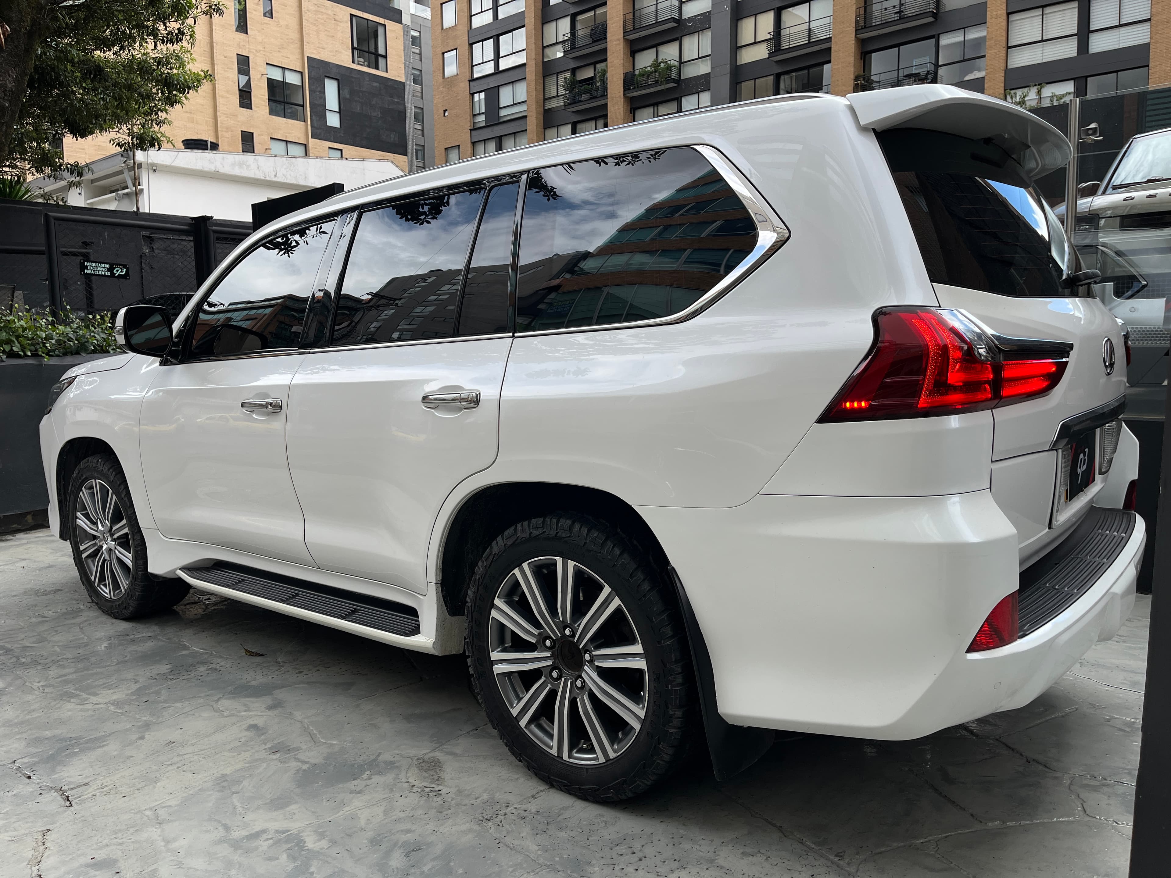 Lexus LX570 BLINDADA Modelo 2016 6