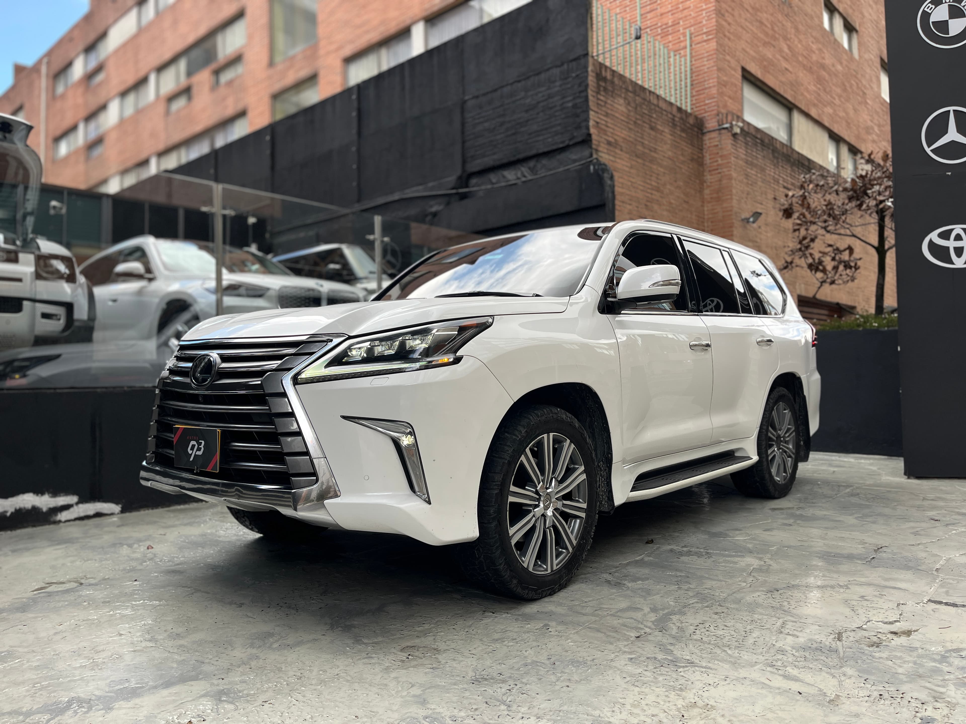 Lexus LX570