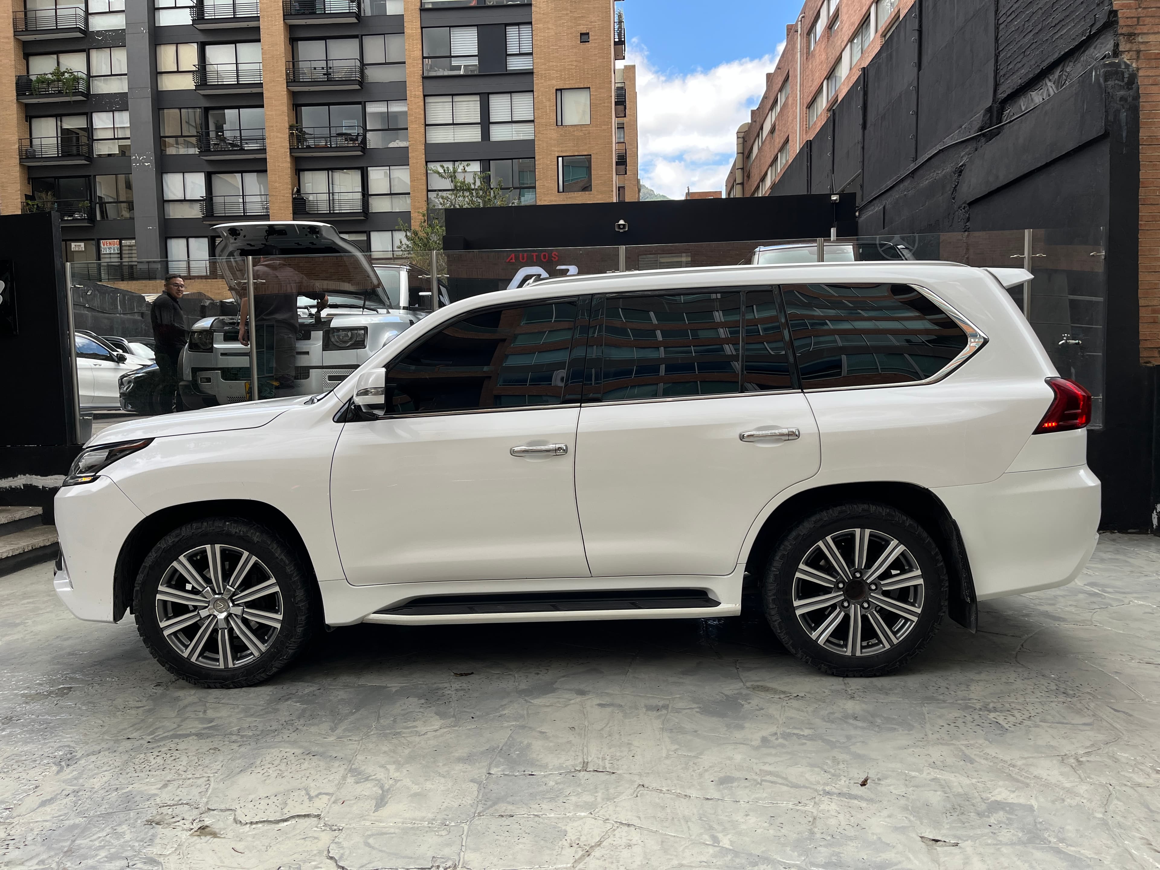 Lexus LX570 BLINDADA Modelo 2016 7