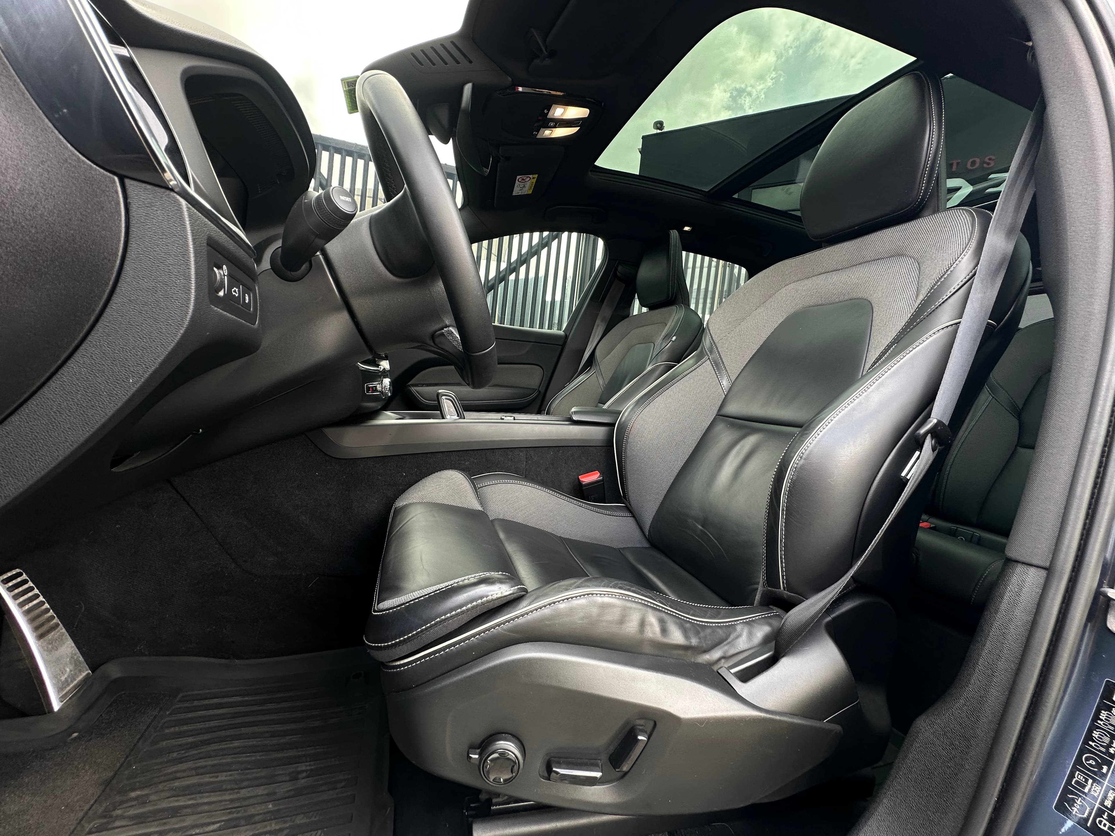 Volvo XC60 R-Design T8 Modelo 2022 9