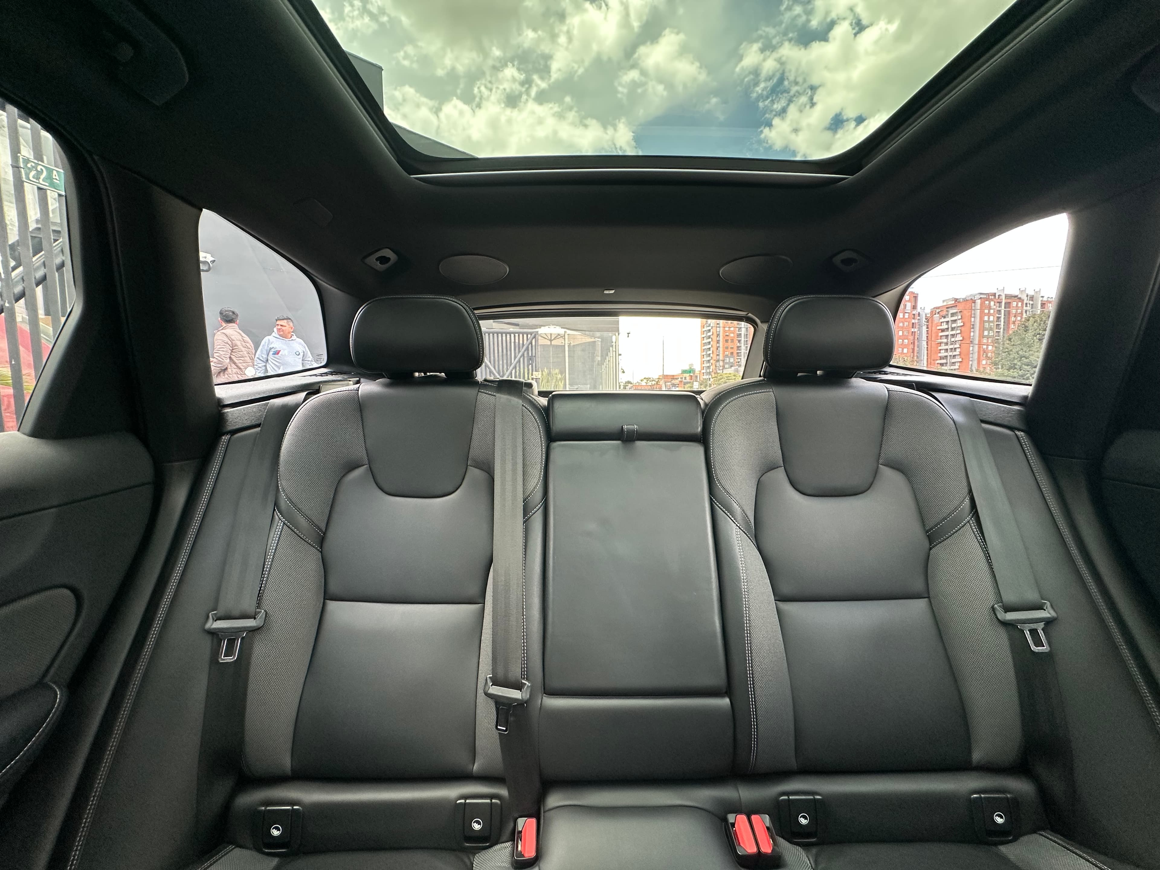 Volvo XC60 R-Design T8 Modelo 2022 25