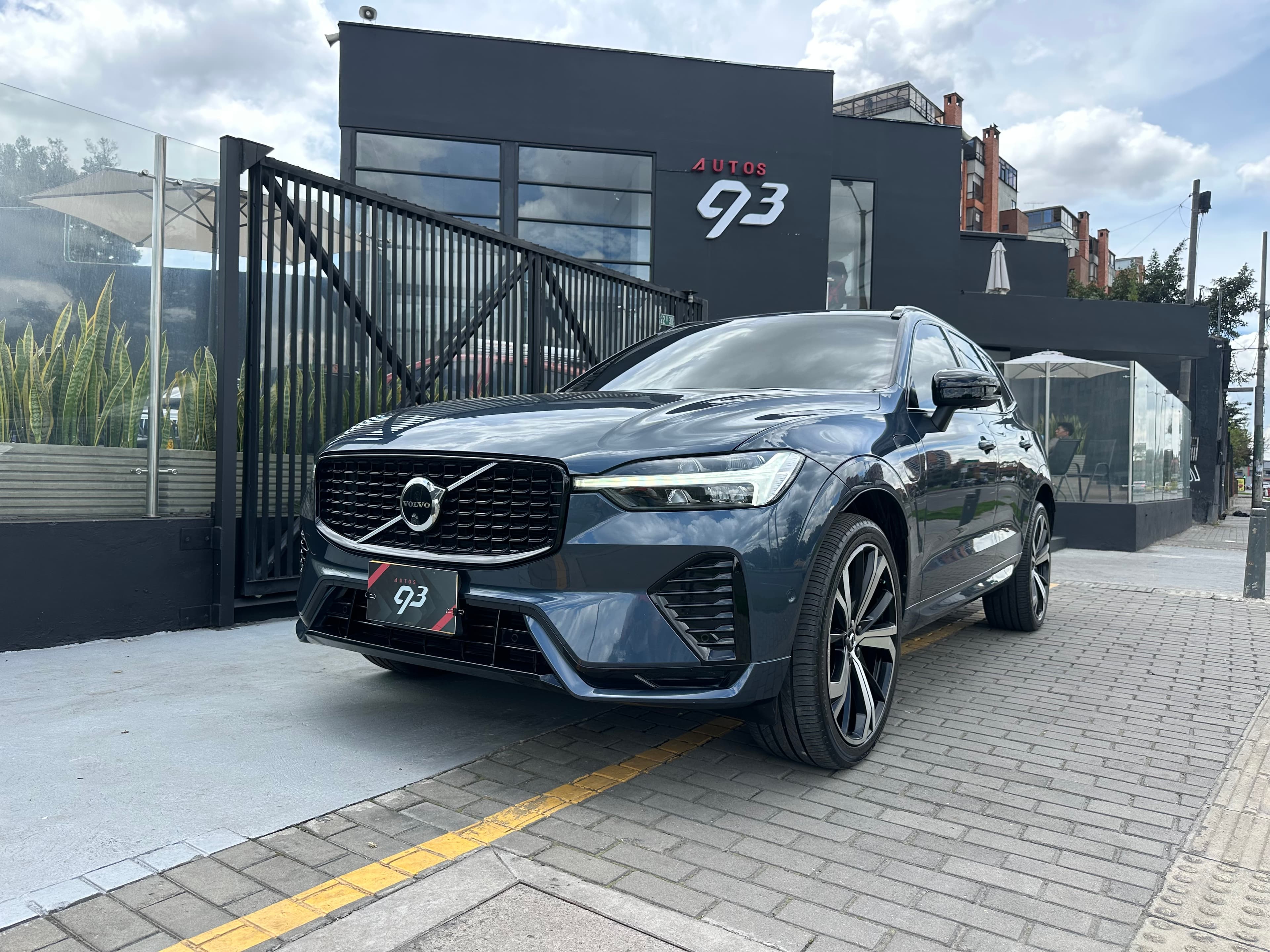 Volvo XC60 R-Design T8 Modelo 2022 1