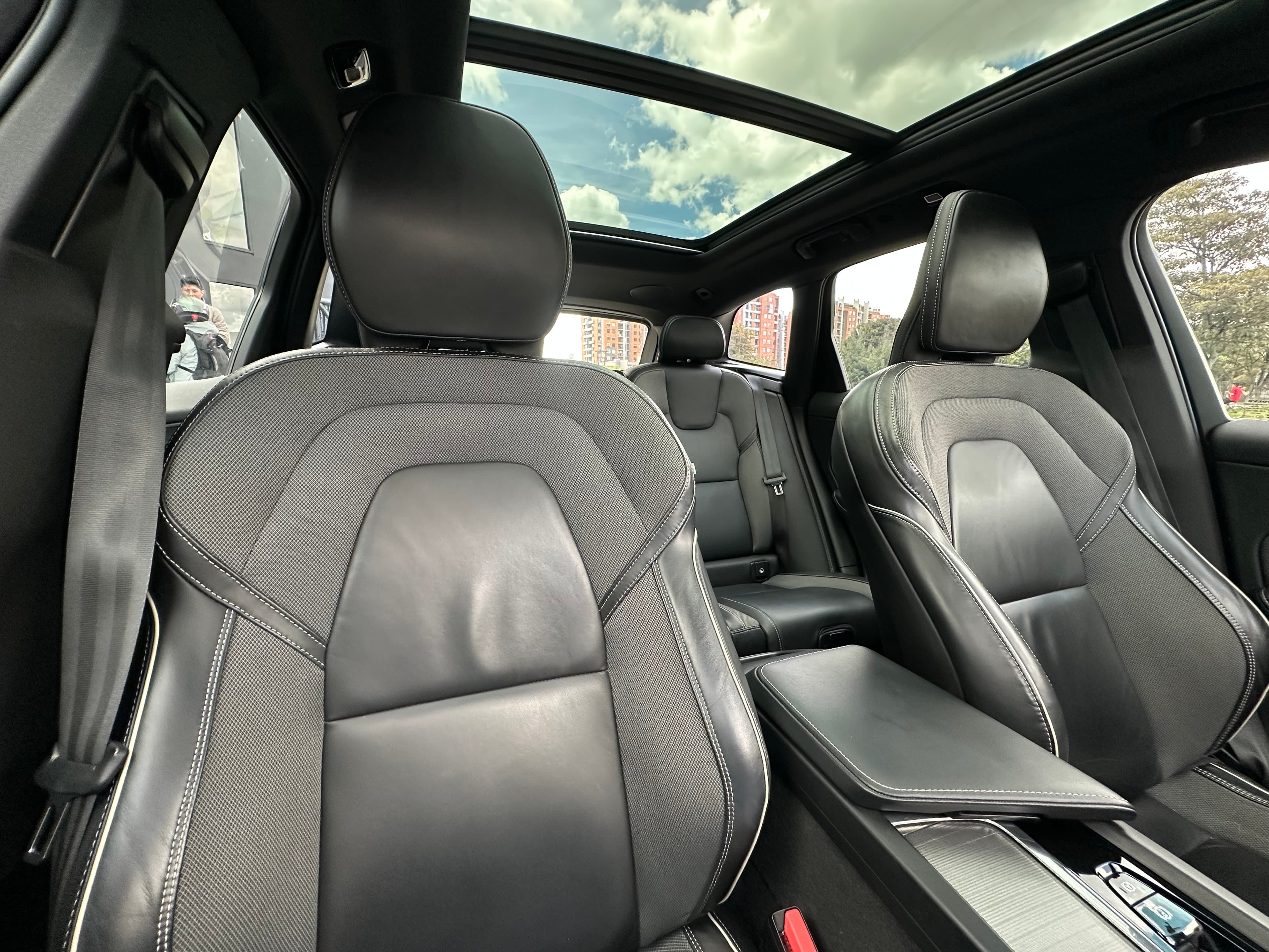 Volvo XC60 R-Design T8 Modelo 2022 24