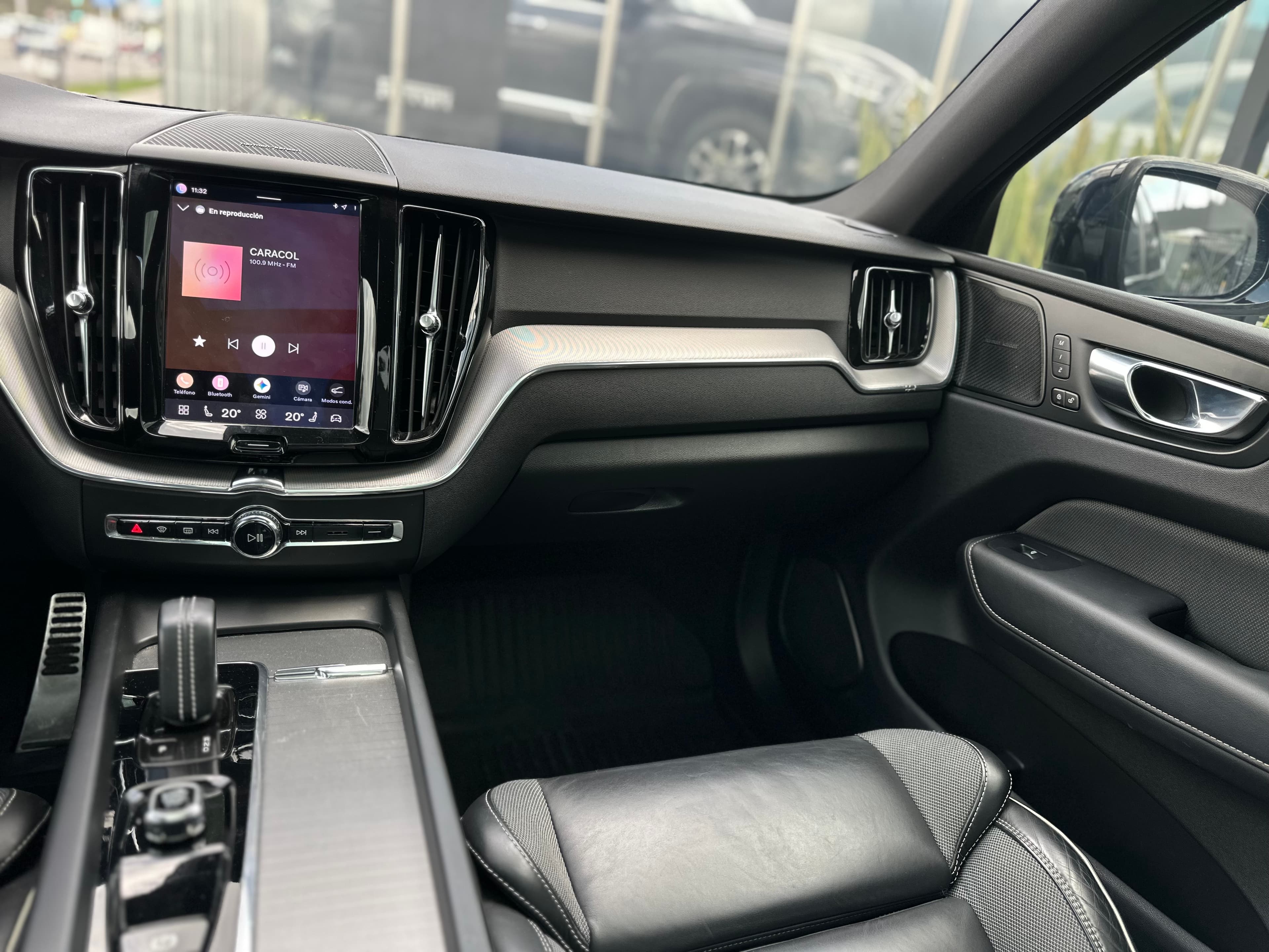 Volvo XC60 R-Design T8 Modelo 2022 15