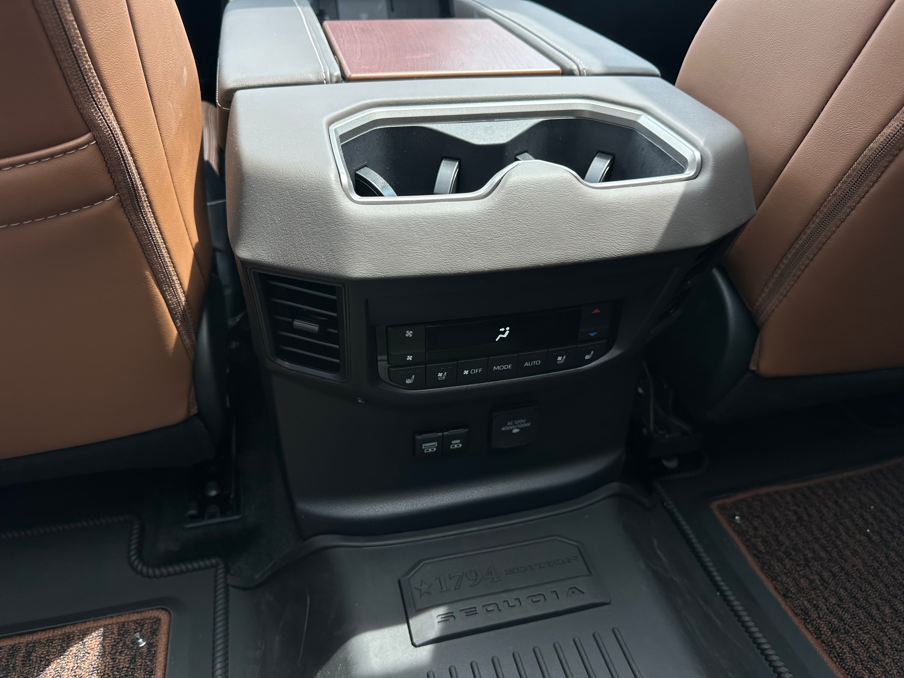 Toyota Sequoia 1794 Edition Modelo 2026 12