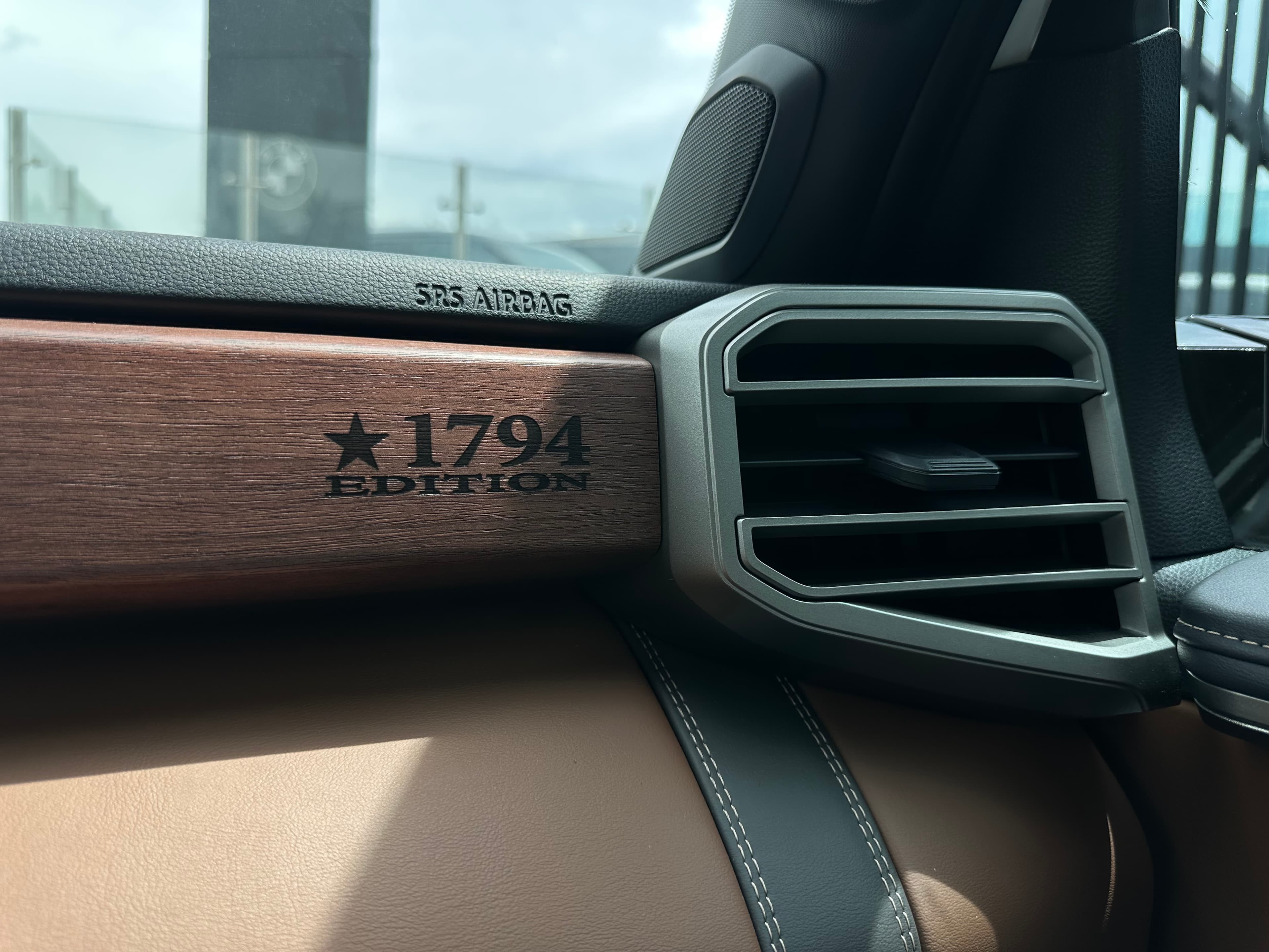 Toyota Sequoia 1794 Edition Modelo 2026 24