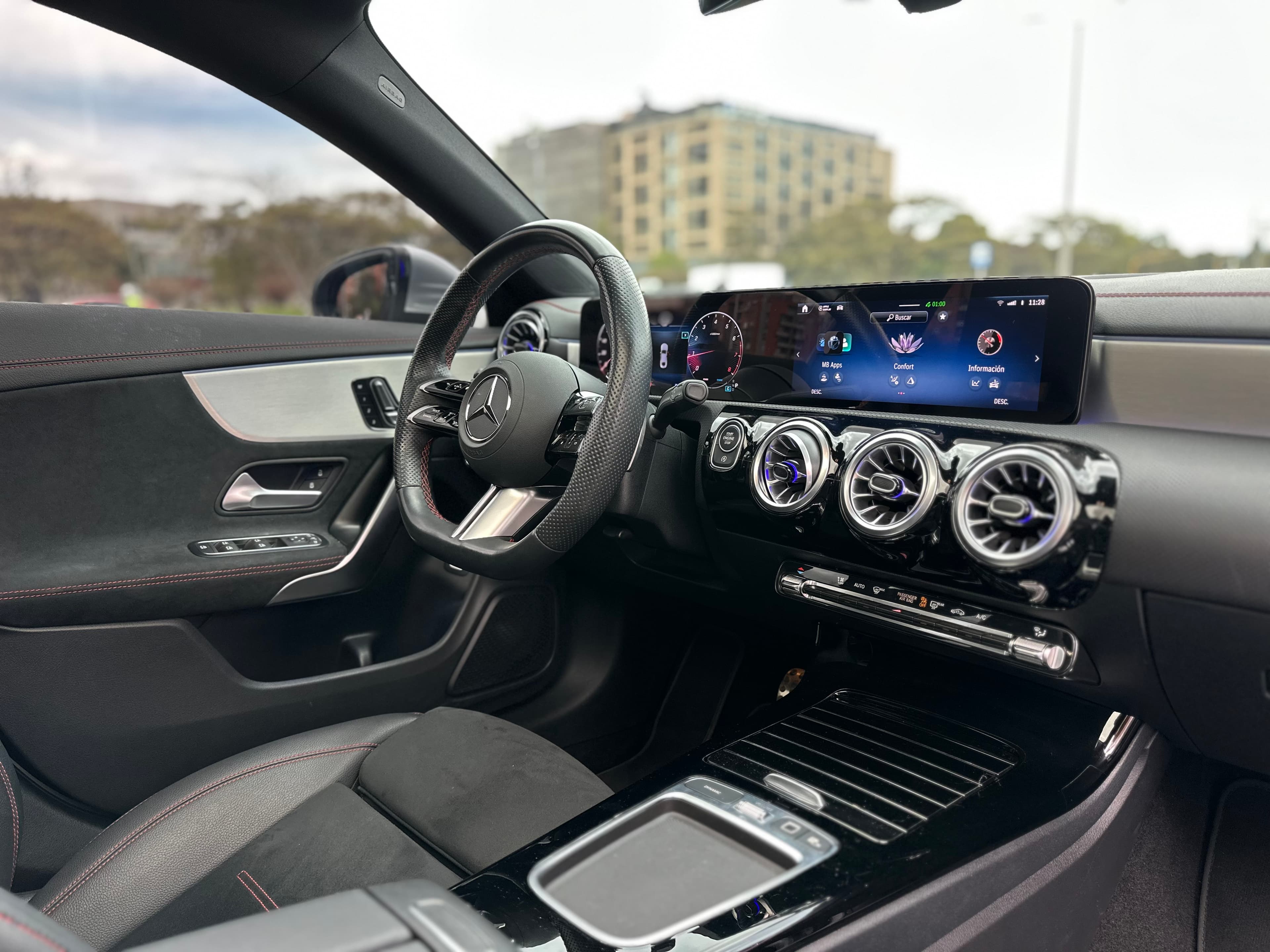 Mercedes Benz CLA250 4MATIC Modelo 2025 25