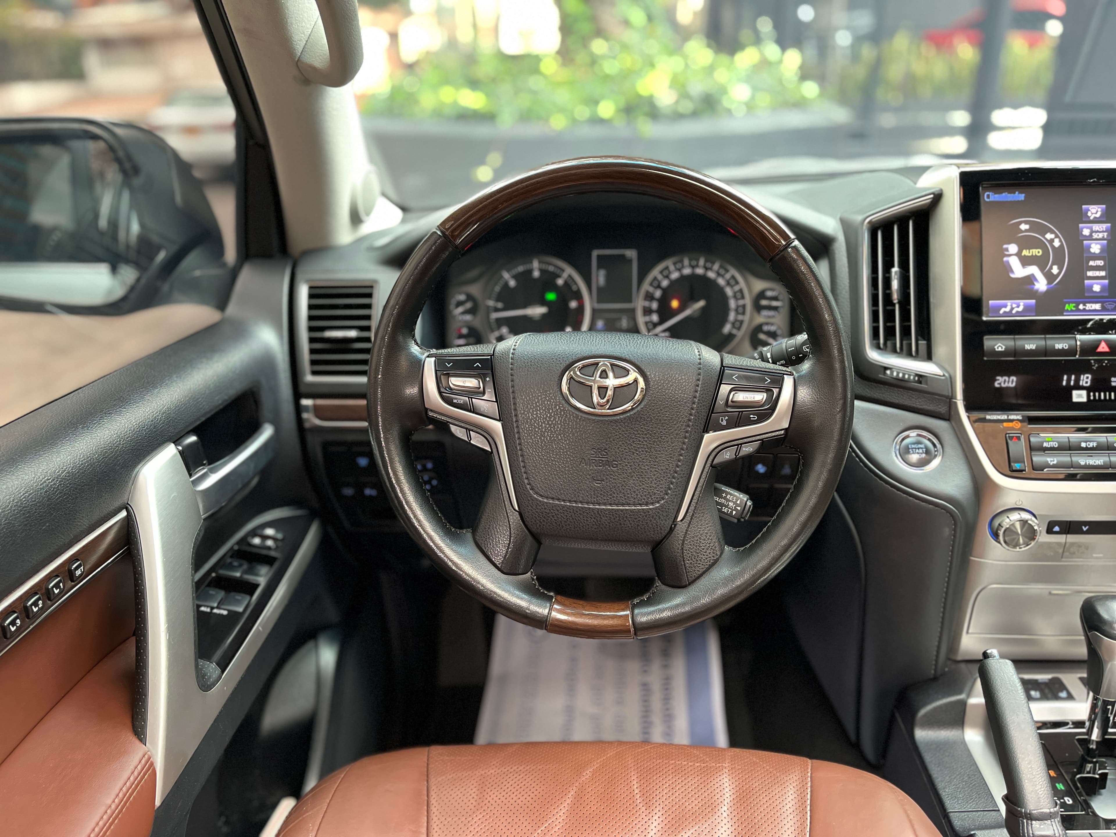 Toyota Land Cruiser 200 Modelo 2021 16