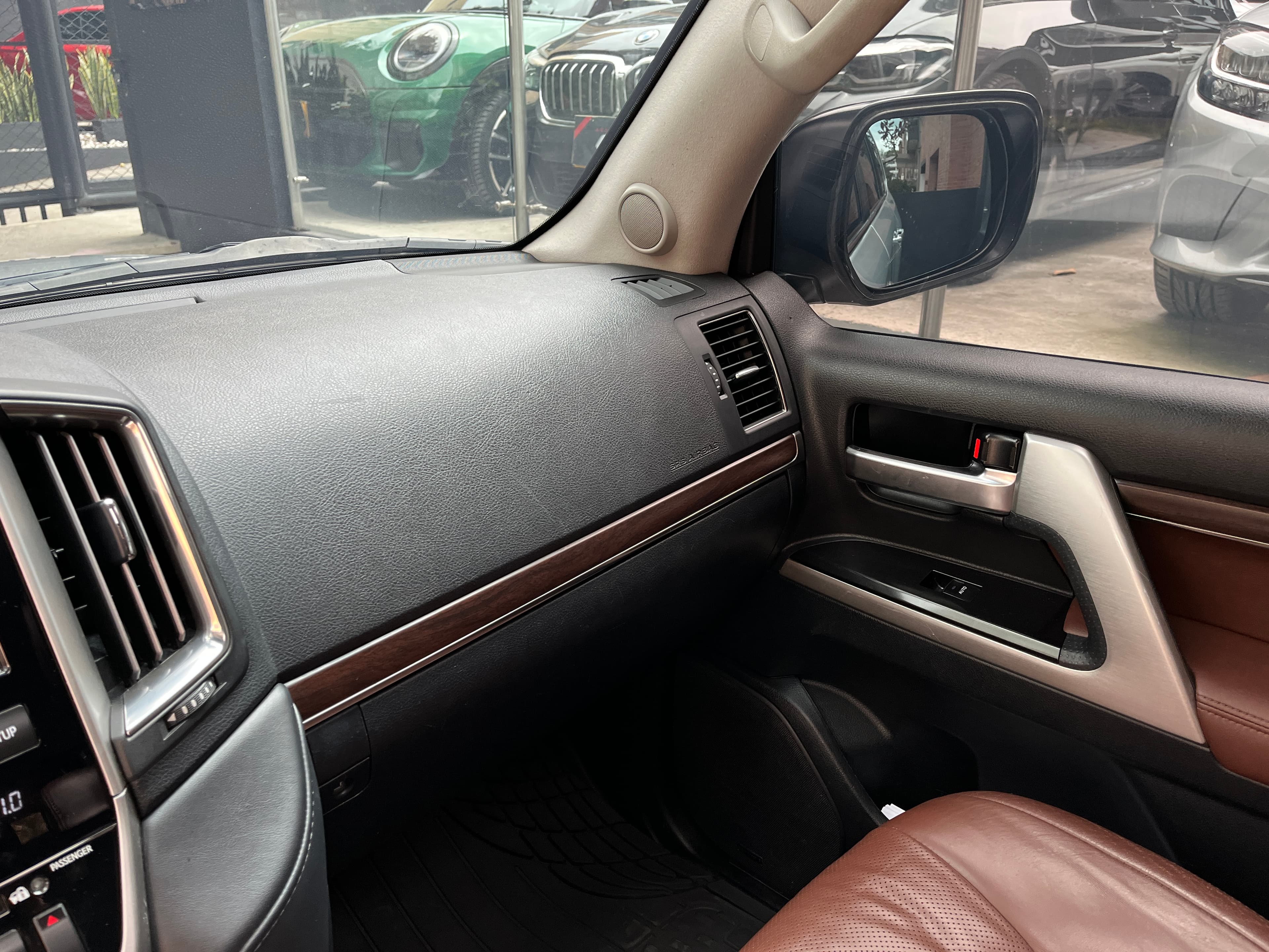 Toyota Land Cruiser 200 Modelo 2021 10