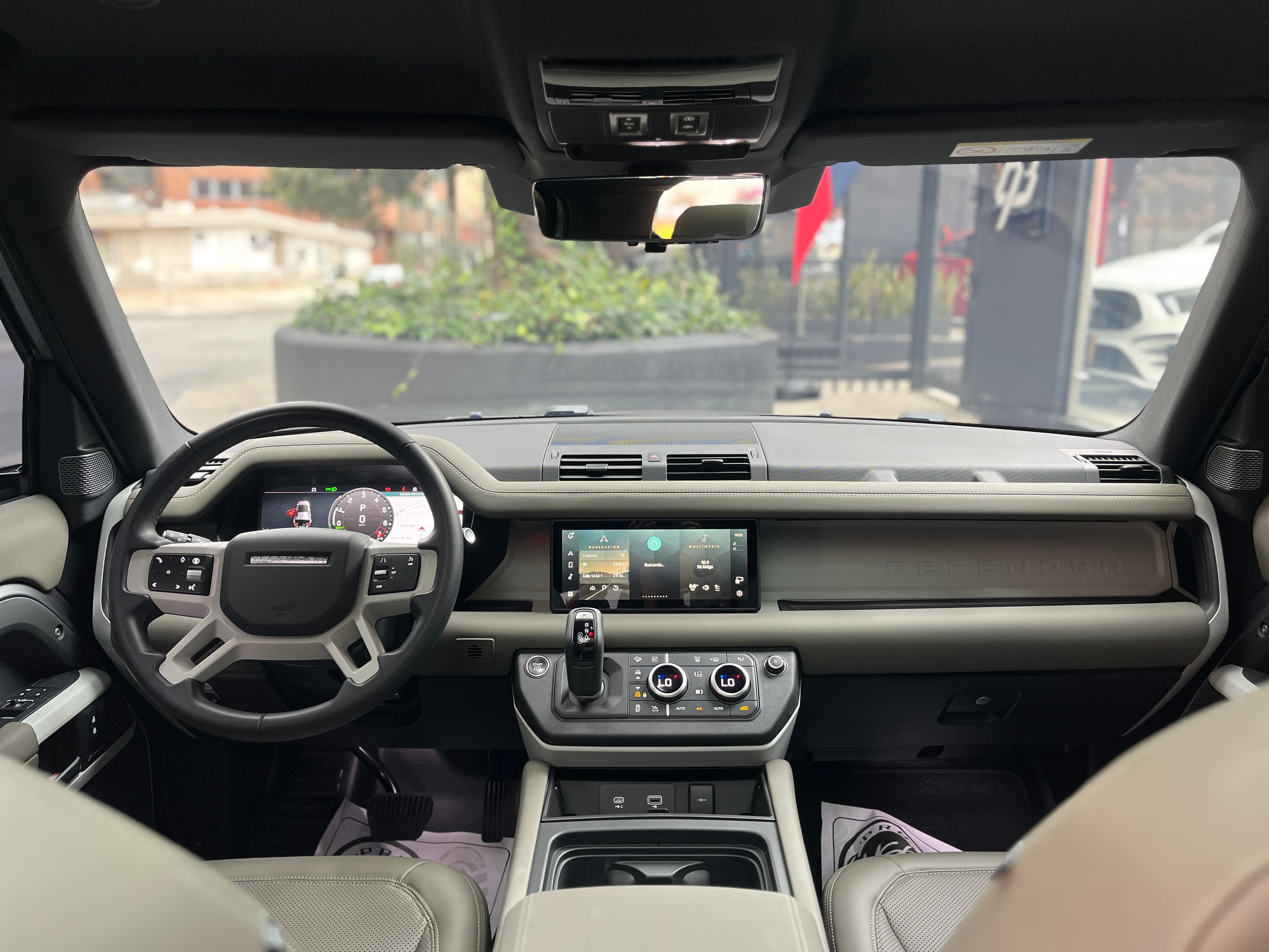 Land Rover Defender 110 404PS Modelo 2024 13