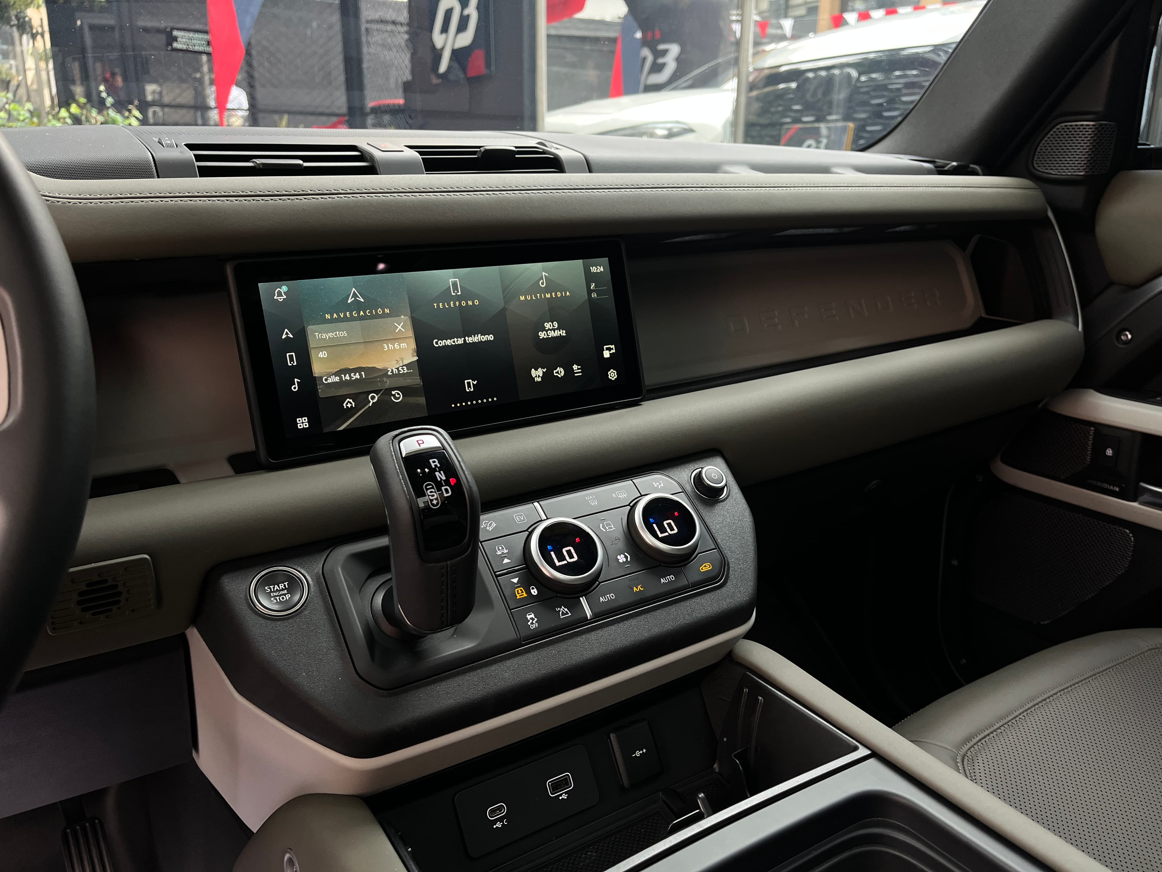 Land Rover Defender 110 404PS Modelo 2024 10