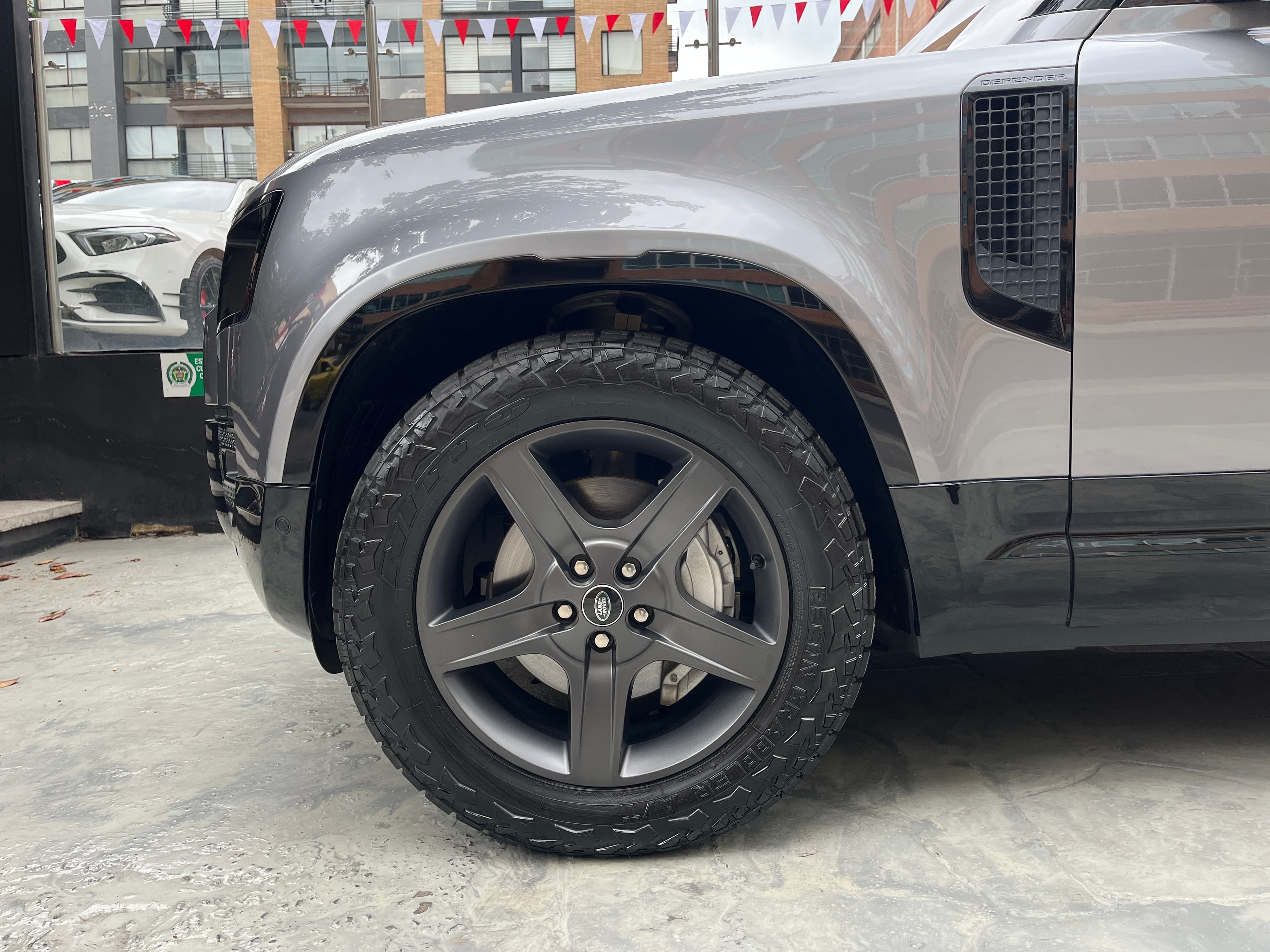 Land Rover Defender 110 404PS Modelo 2024 18