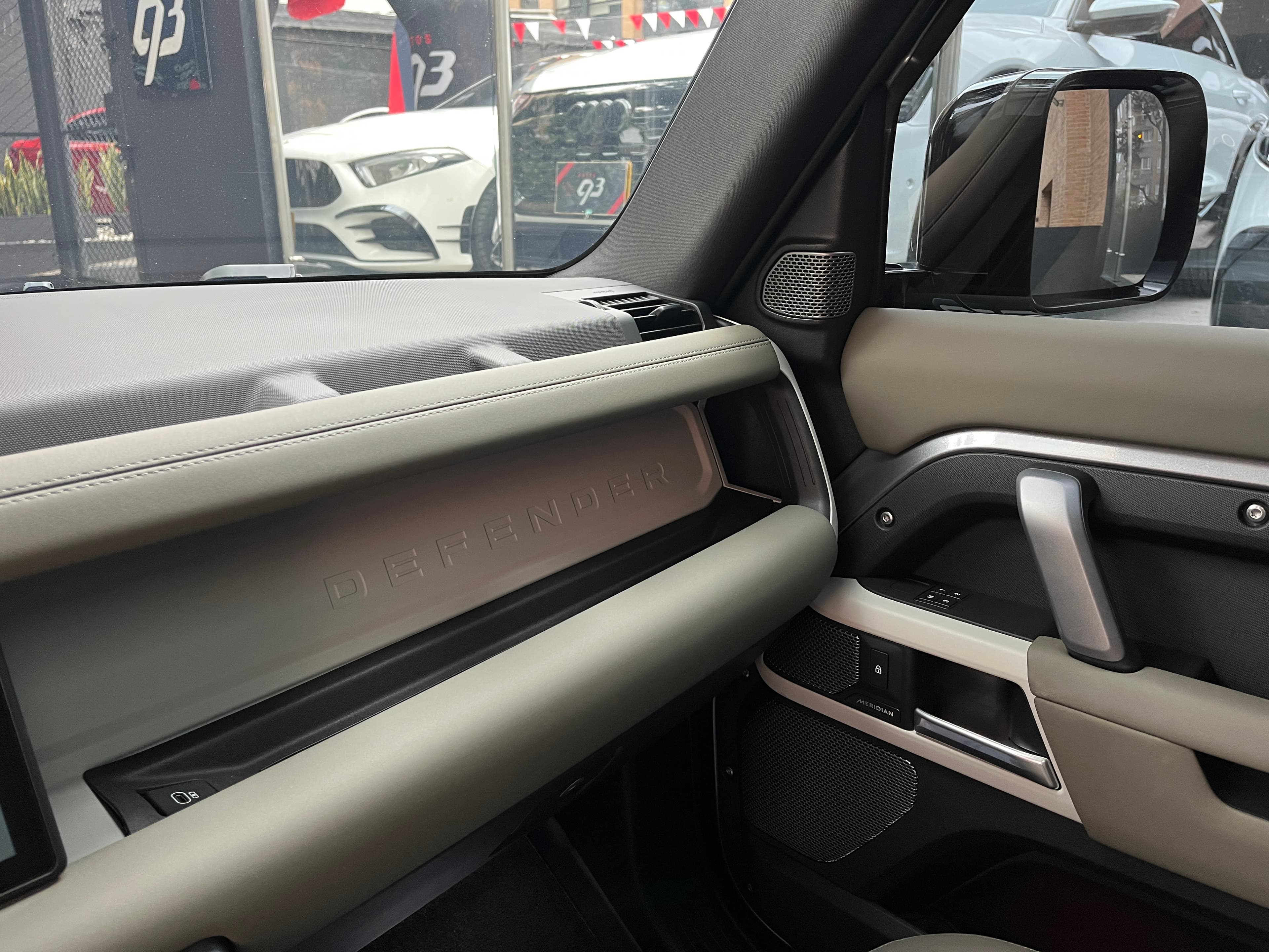 Land Rover Defender 110 404PS Modelo 2024 9
