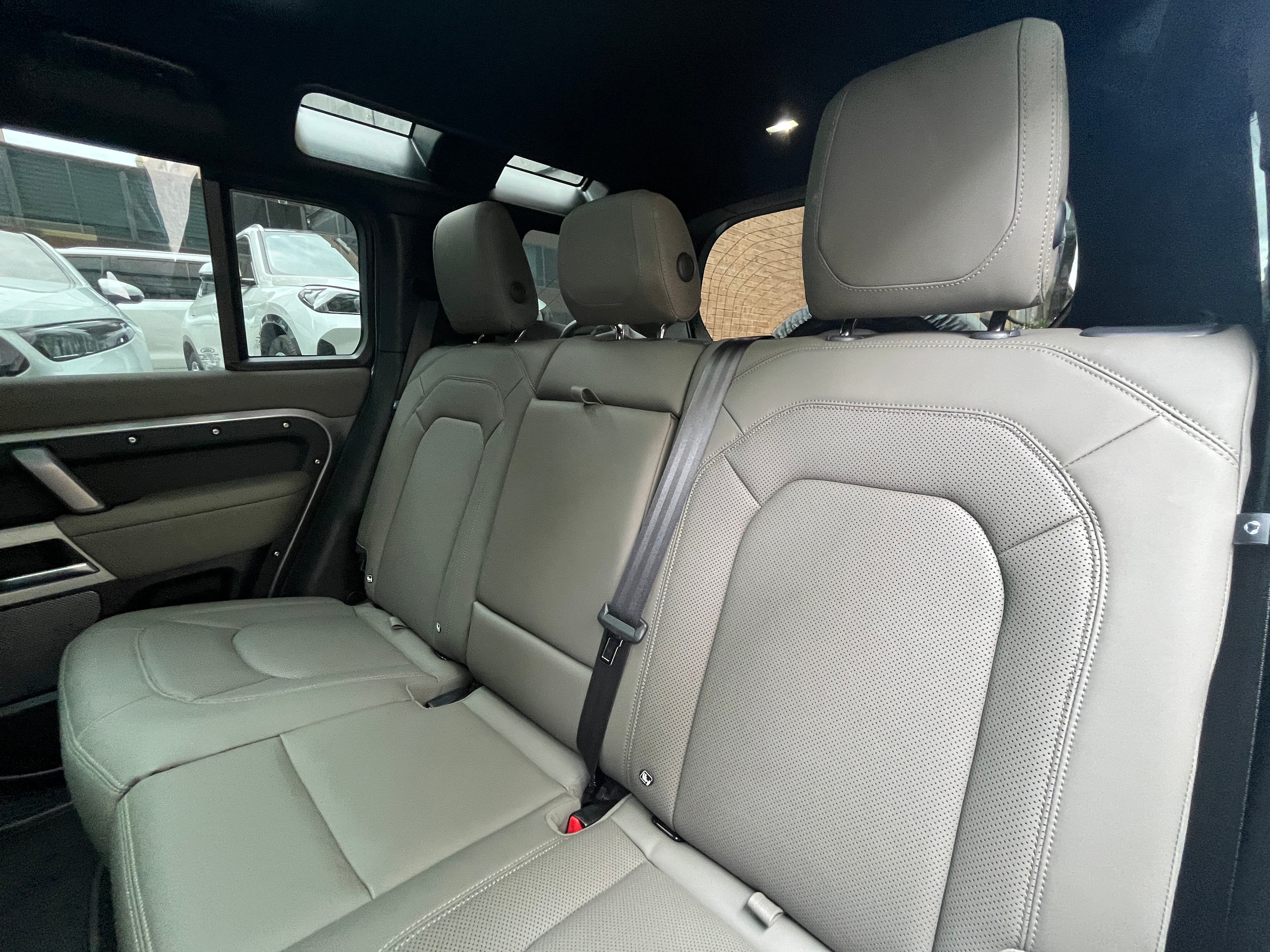 Land Rover Defender 110 404PS Modelo 2024 17