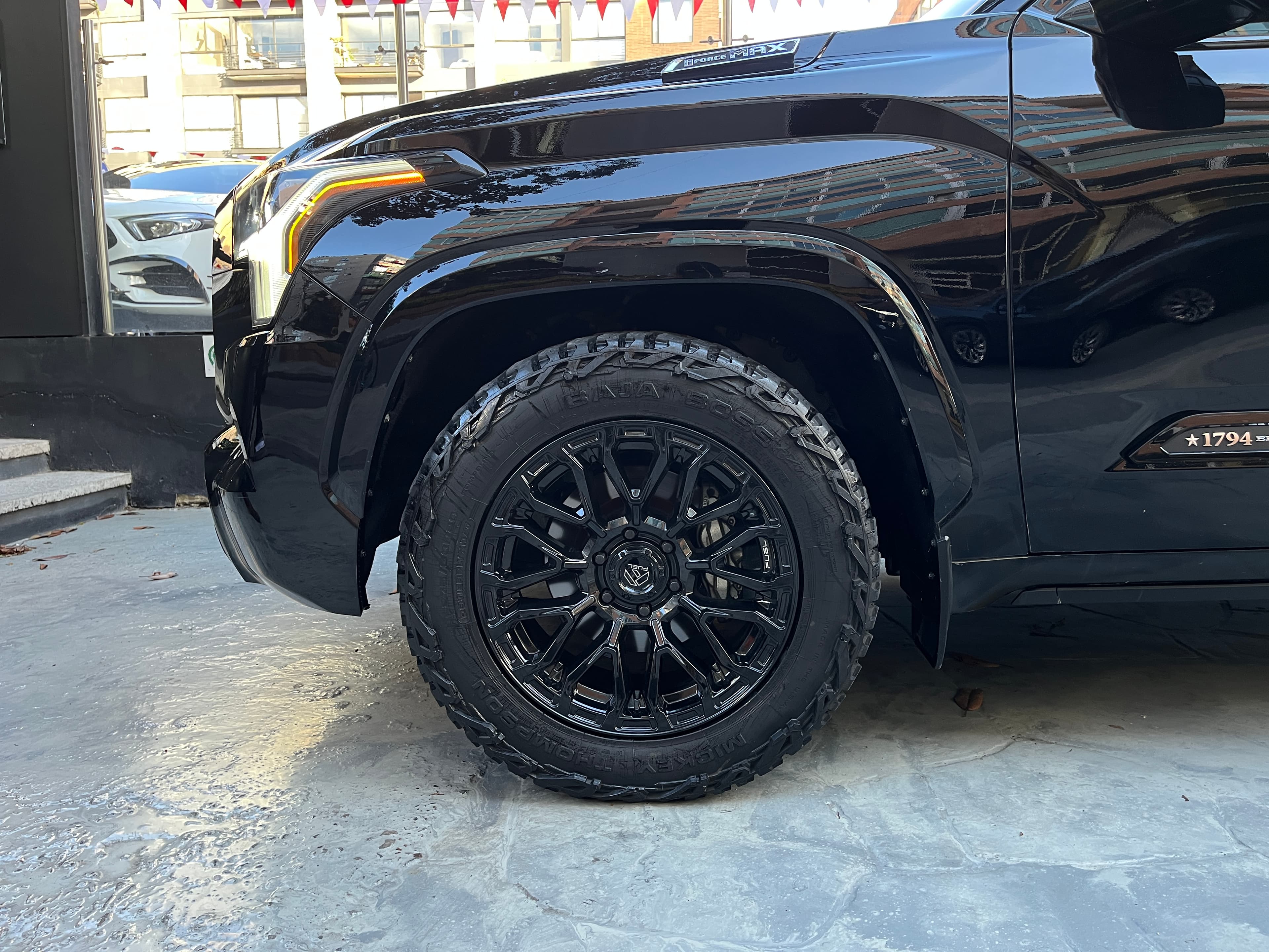 Toyota Sequoia 1794 4WD Modelo 2025 18