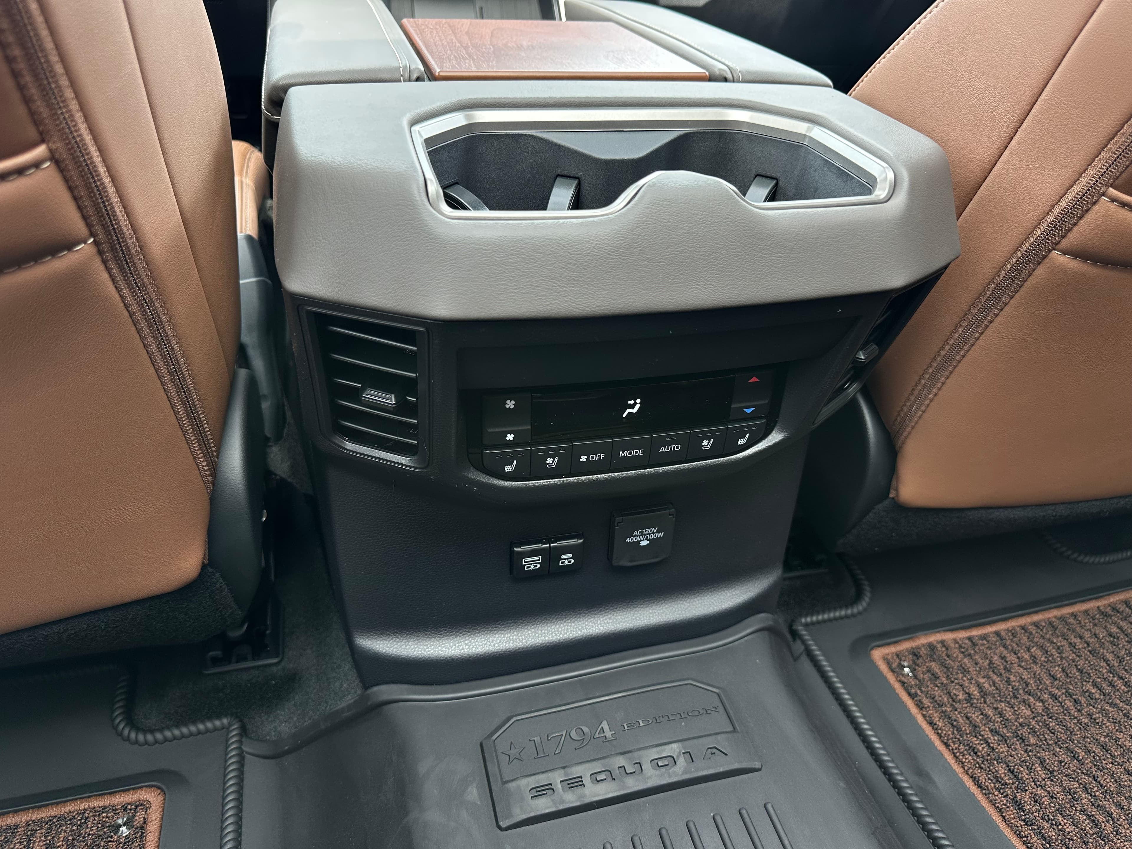 Toyota Sequoia 1794 TRD PRO Modelo 2026 12