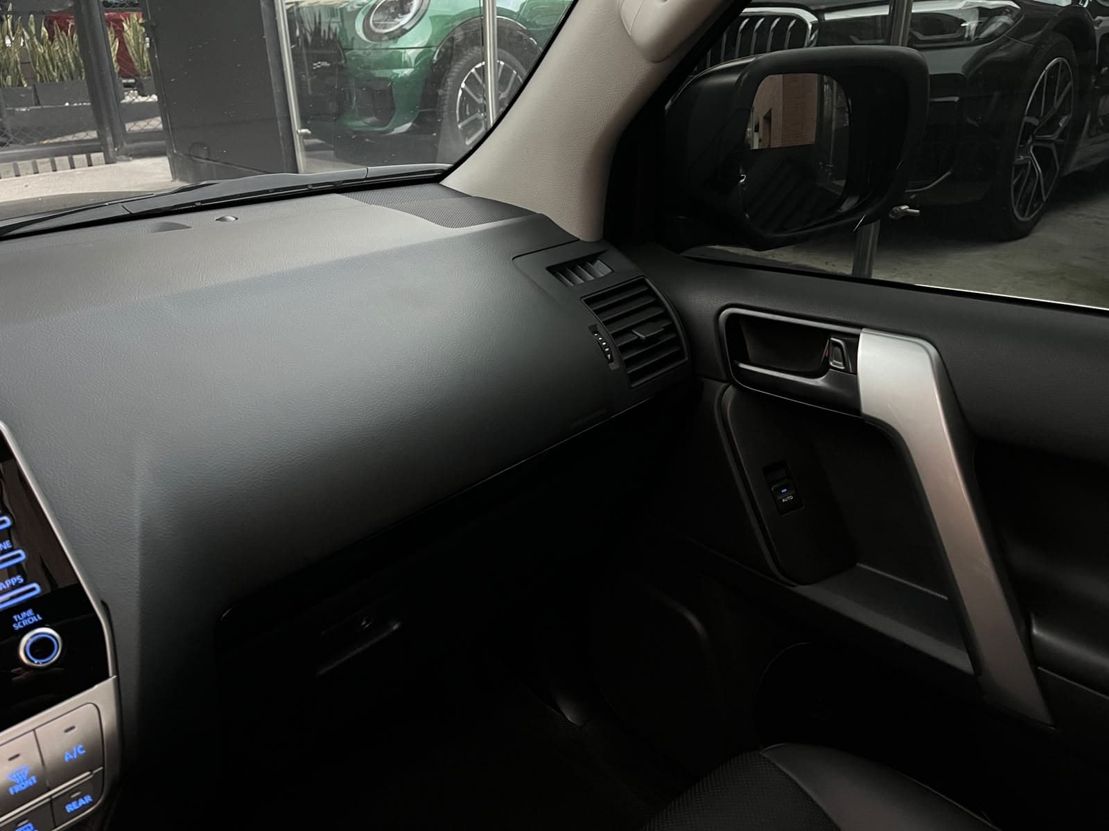 Toyota Prado TXL Modelo 2023 10