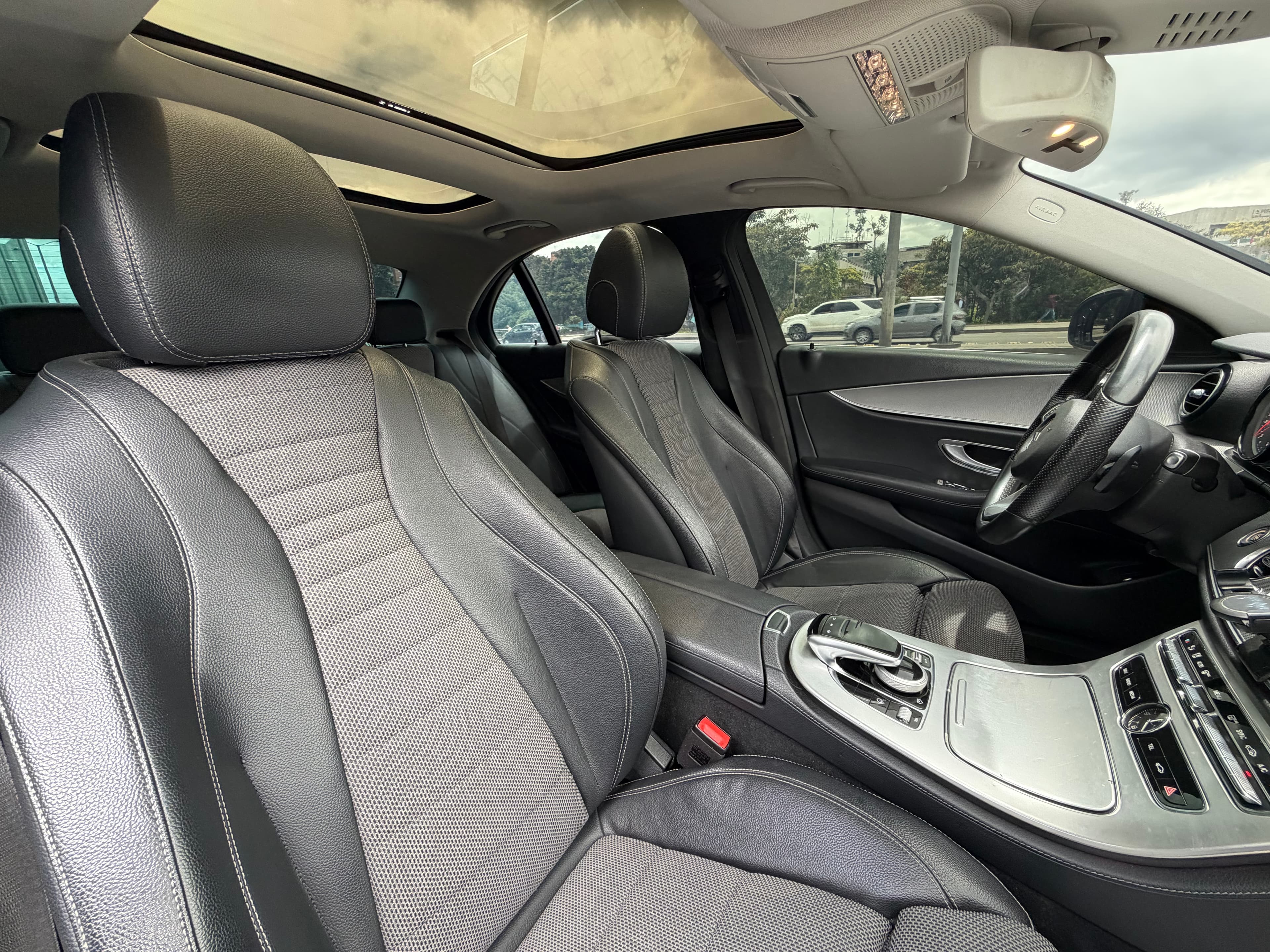 Mercedes Benz E200 . Modelo 2017 22