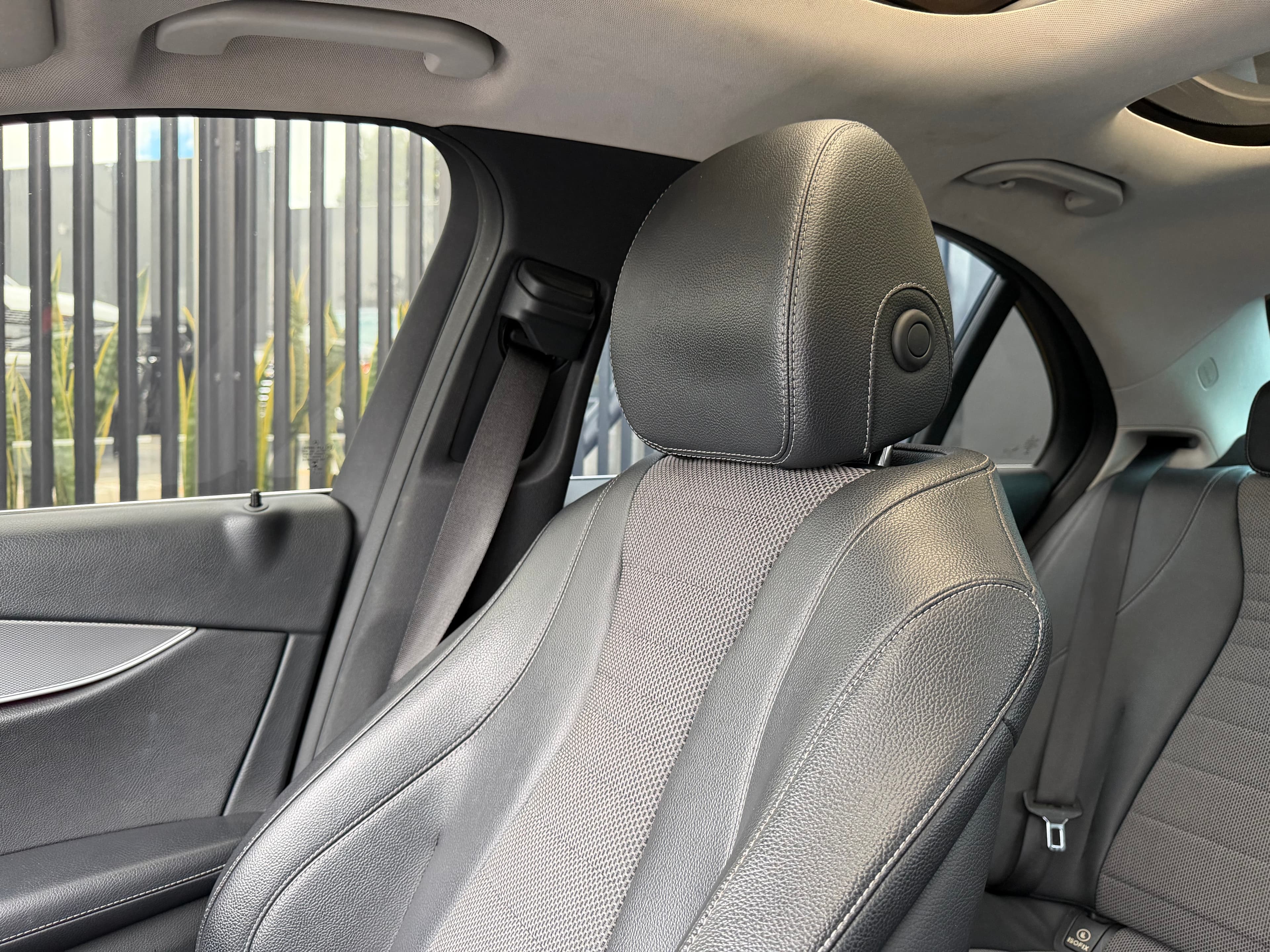 Mercedes Benz E200 . Modelo 2017 19