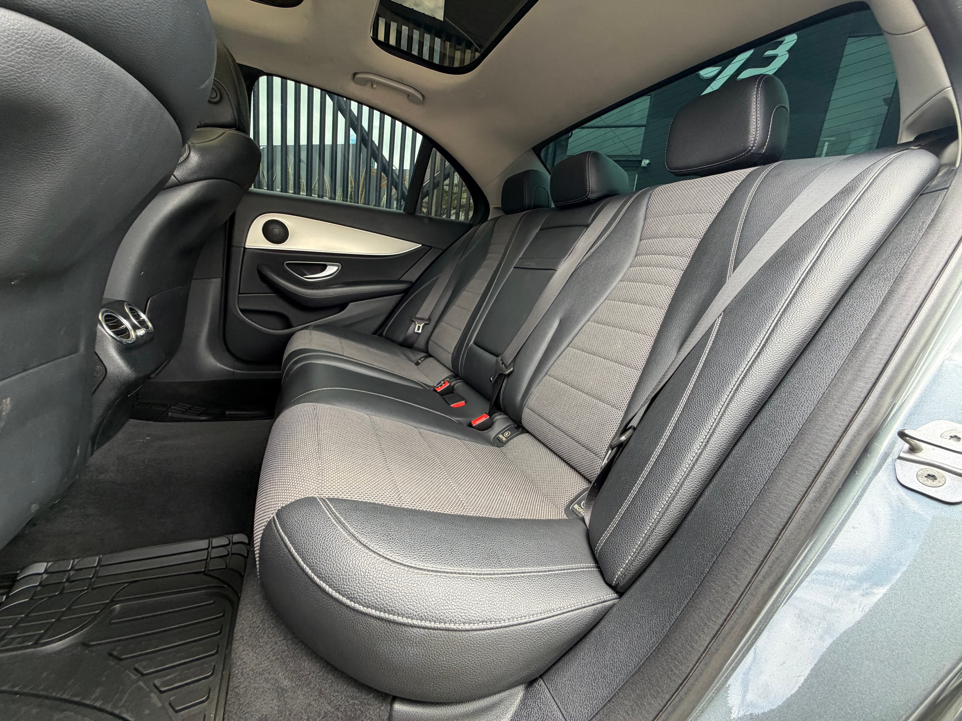 Mercedes Benz E200 . Modelo 2017 20