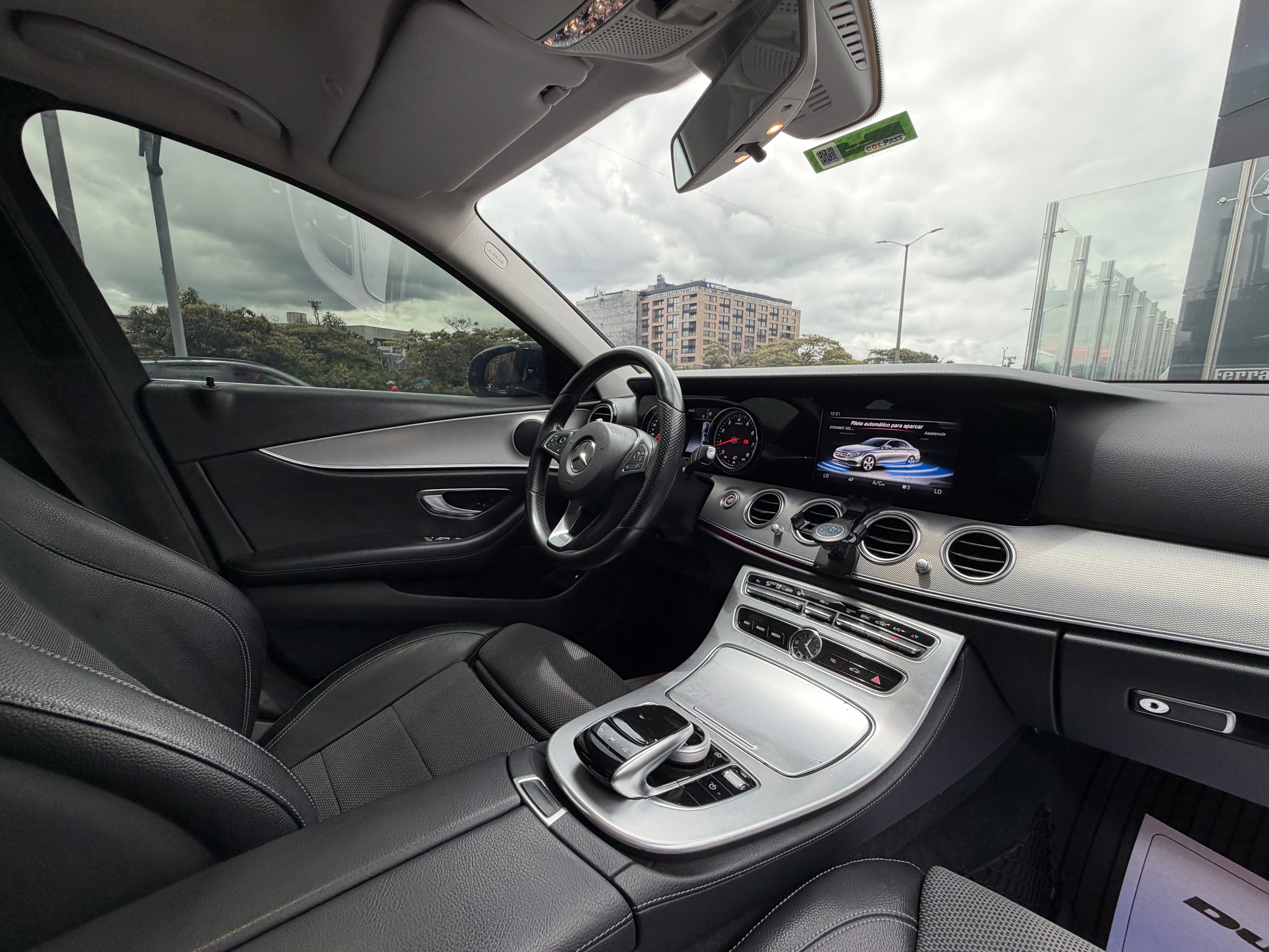 Mercedes Benz E200 . Modelo 2017 23
